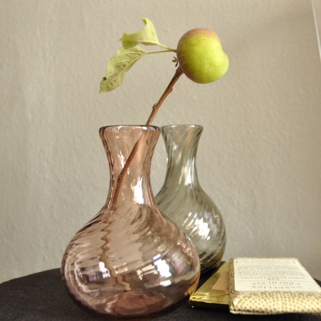 Small sample vases that double as mini servings wine jugs..